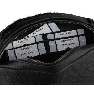 Wnętrze saszetki Rovicky – główna komora i kieszenie na karty