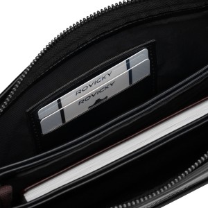 Saszetka męska ze skóry ekologicznej w czarnym kolorze, wyposażona w uchwyt na rękę - Rovicky