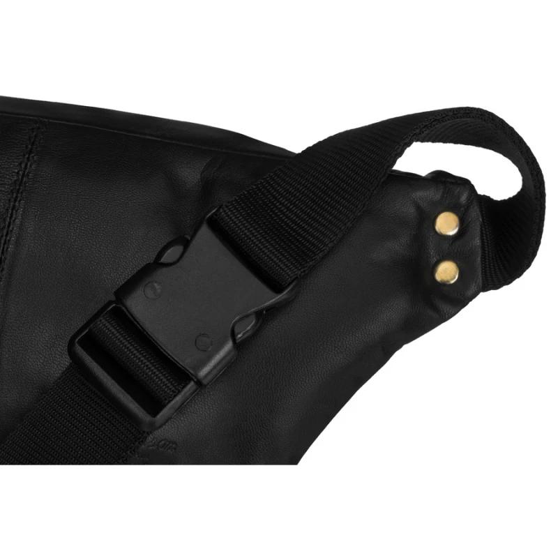 Skórzana nerka męska w czarnym kolorze zamykana na suwak - Peterson