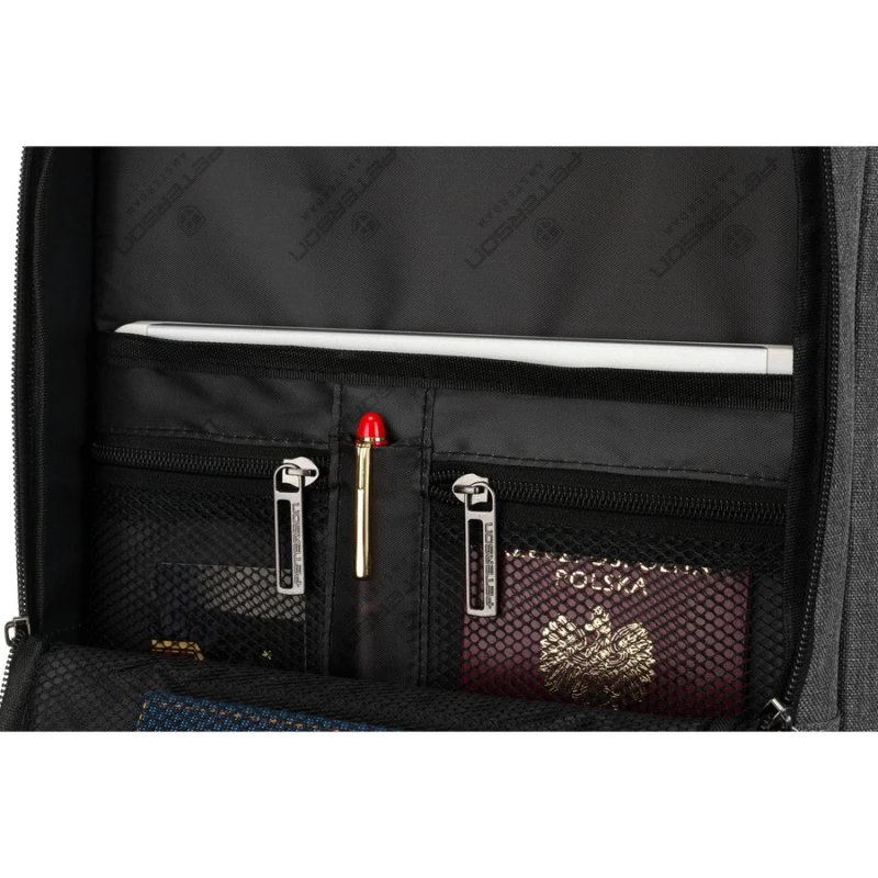 Podróżny plecak z poliestru w szarym kolorze, wyposażony w dopinany pasek - Peterson