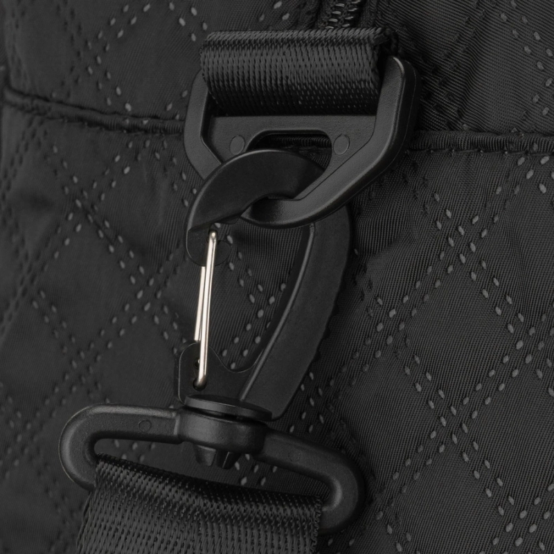 Sportowa, treningowa torba w czarnym kolorze wykonana z poliestru - Peterson