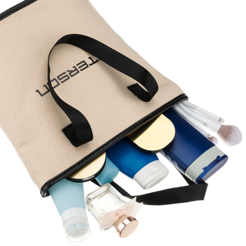 Kosmetyczka Peterson używana w podróży jako organizer