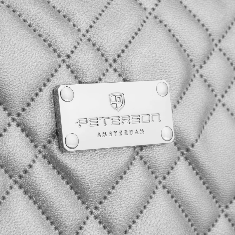 Jednokomorowa, srebrna kosmetyczka z tkaniny syntetycznej zamykana suwakiem - Peterson