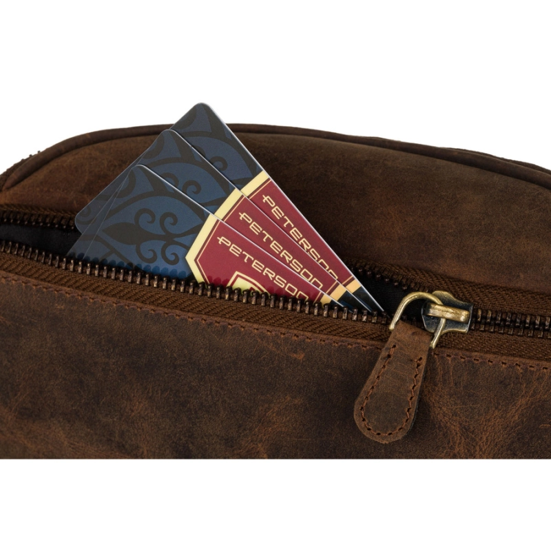 Skórzana, pojemna saszetka męska w brązowym kolorze - Peterson