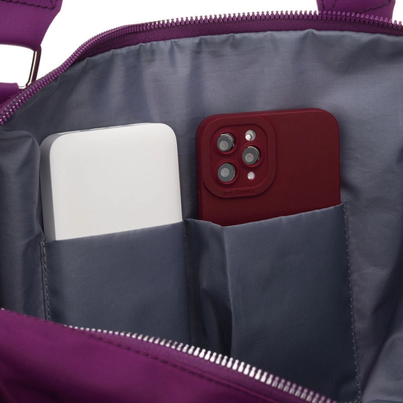 Wnętrze torby treningowej Peterson z kieszeniami na akcesoria