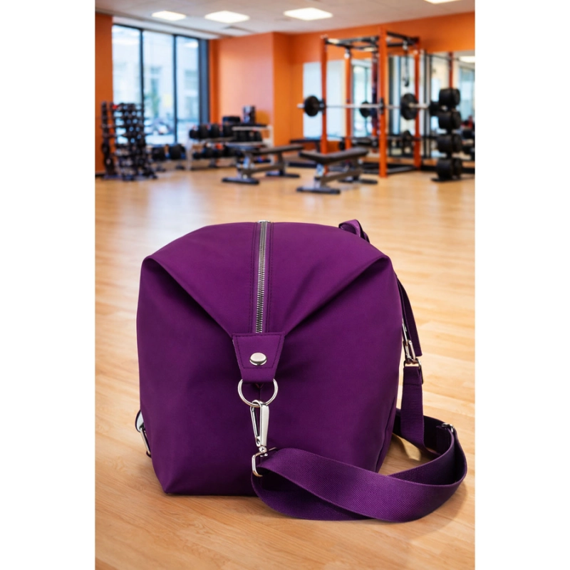 Sportowa torba treningowa z poliestru w fioletowym kolorze - Peterson