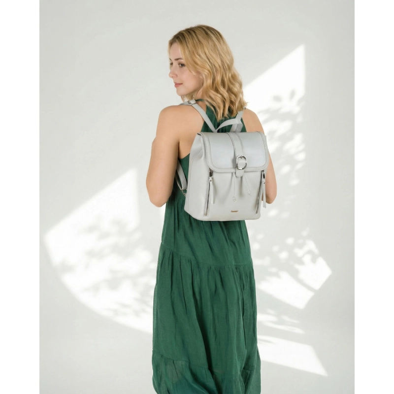 Szary plecak damski Rovicky z klapką i zamkiem – elegancki styl casual