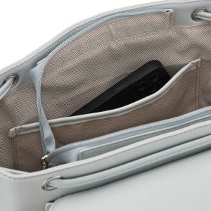 Pojemny plecak damski ze skóry ekologicznej w szarym kolorze wyposażony w nóżki ochronne - Rovicky