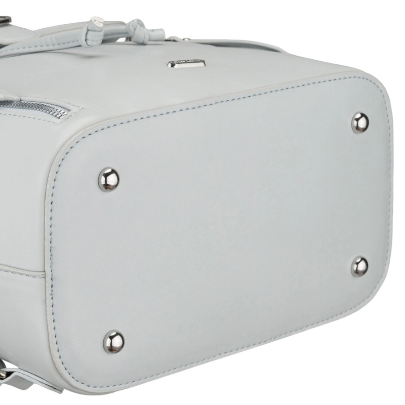 Nóżki ochronne w plecaku damskim Rovicky – zabezpieczenie spodu