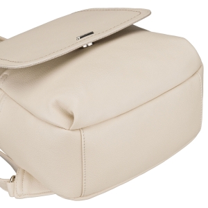 Jasnobeżowy plecak damski miejski – detal wykończenia