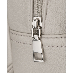 Szary plecak damski ze skóry ekologicznej – detal wykończenia