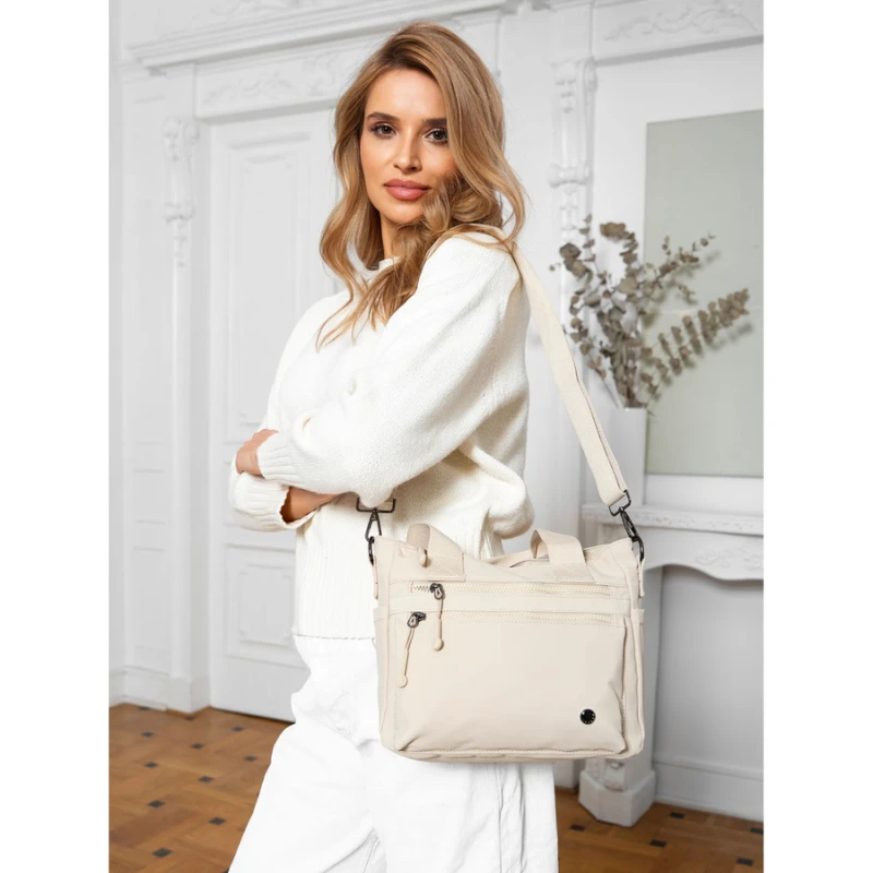 Niewielka shopperka damska z poliestru w beżowym kolorze z dopinanym paskiem - Peterson