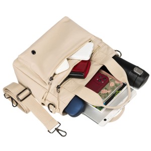 Niewielka shopperka damska z poliestru w beżowym kolorze z dopinanym paskiem - Peterson