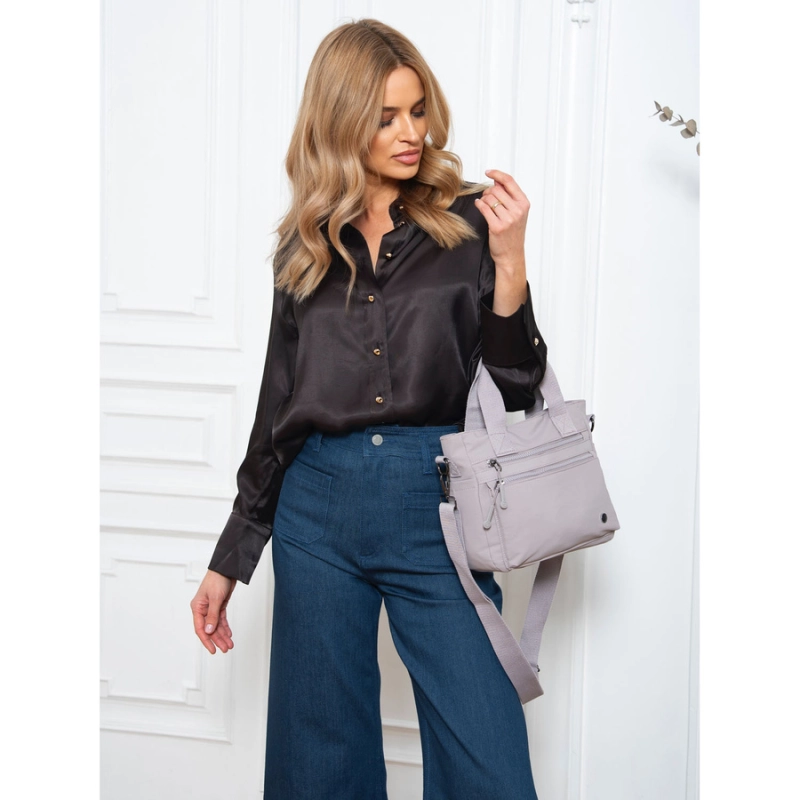 Niewielka shopperka damska z poliestru w kolorze lila z kieszeniami zamykanymi na suwak - Peterson