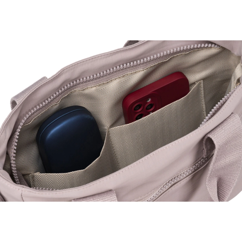 Wnętrze lila shopperki Peterson – liczne kieszenie na suwak i organizer – dostępna w niua.pl 24h