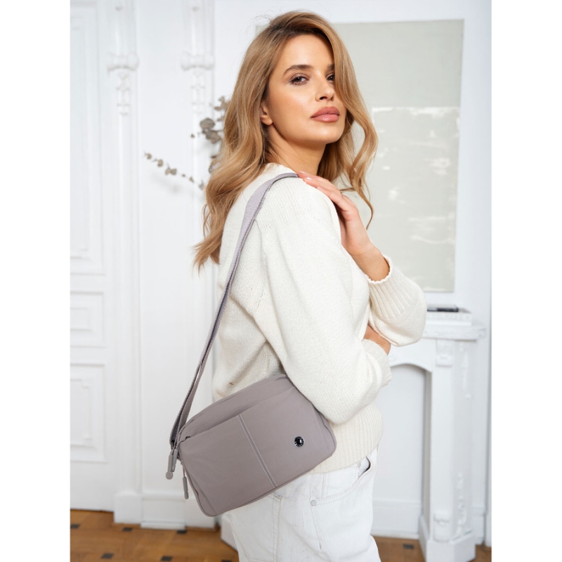 Dwukomorowa torebka damska we wrzosowym kolorze zawieszona na regulowanym pasku - Peterson