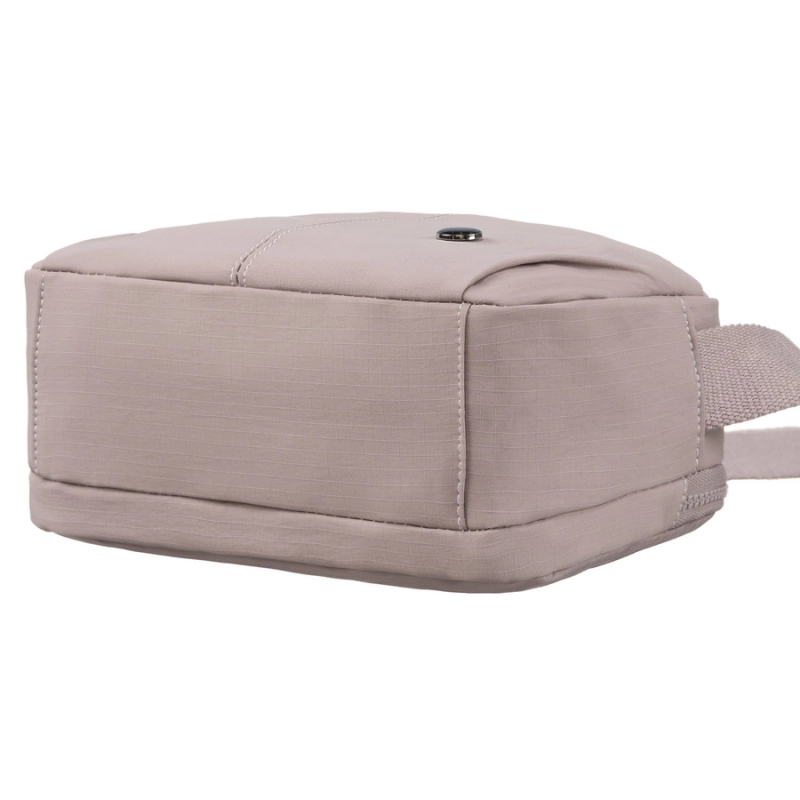 Dwukomorowa torebka damska we wrzosowym kolorze zawieszona na regulowanym pasku - Peterson