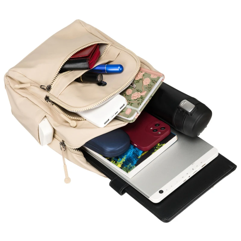 Beżowy, jednokomorowy plecak damski z poliestru zawieszony na regulowanych szelkach - Peterson