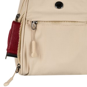 Beżowy plecak damski z poliestru zawieszony na regulowanych szelkach - Peterson