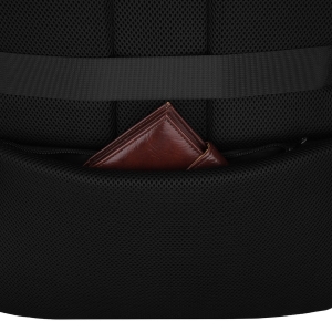 Podróżny, czarny plecak wykonany z poliestru, zawieszony na regulowanych szelkach - Peterson