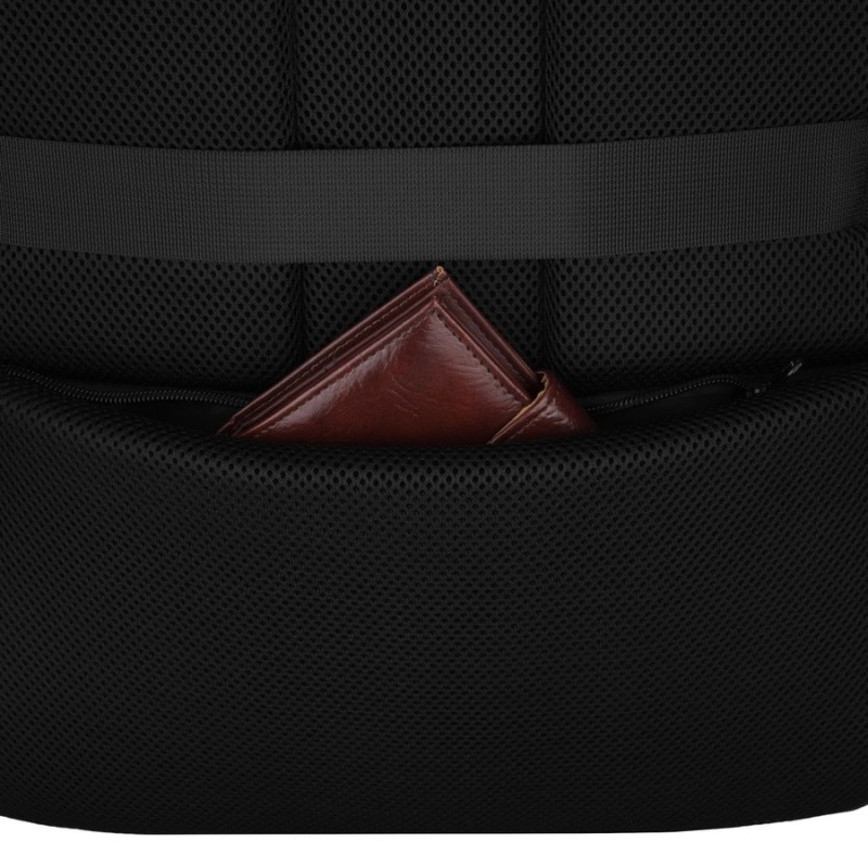 Podróżny, czarny plecak wykonany z poliestru, zawieszony na regulowanych szelkach - Peterson