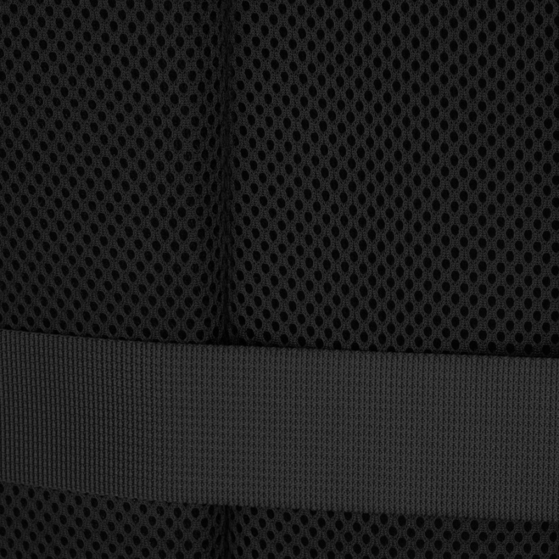 Podróżny, czarny plecak wykonany z poliestru, zawieszony na regulowanych szelkach - Peterson