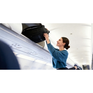 Podróżny, czarny plecak wykonany z poliestru, zawieszony na regulowanych szelkach - Peterson