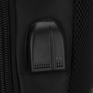 Plecak szkolny z poliestru w czarnym kolorze z portem USB - Peterson