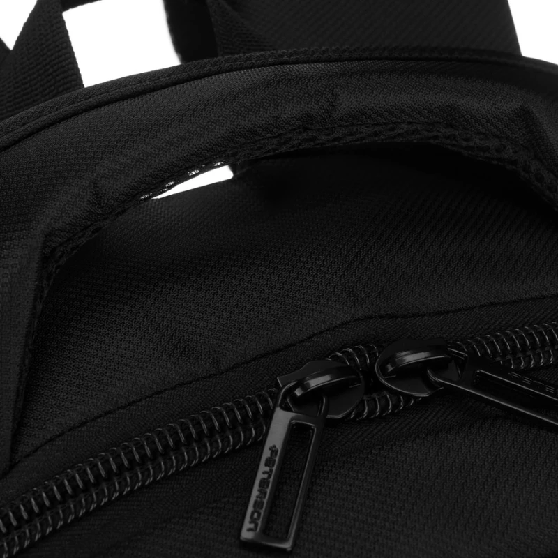 Plecak szkolny z poliestru w czarnym kolorze z portem USB - Peterson