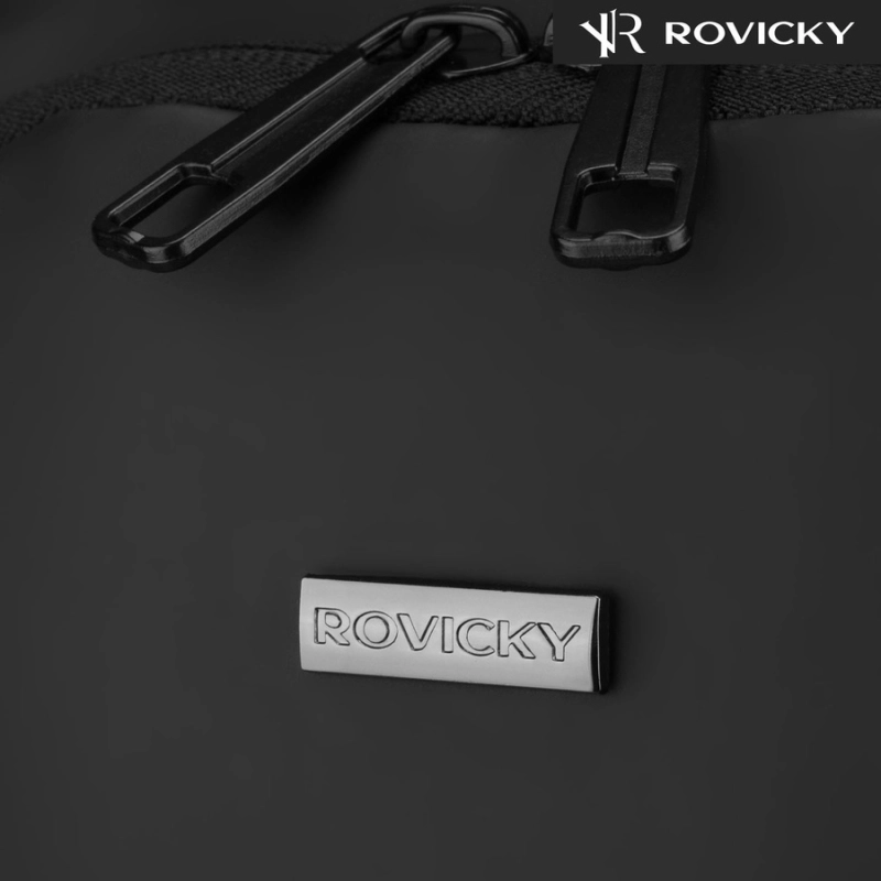 Czarna saszetka męska na ramię wykonana ze skóry ekologicznej - Rovicky