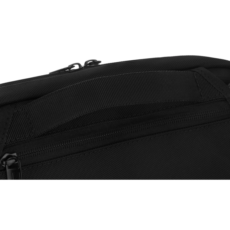 Sportowa saszetka w czarnym kolorze zamykana suwakiem, dwukomorowa - Peterson