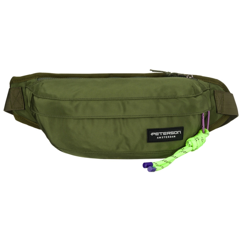 Praktyczna, pojemna saszetka z poliestru w zielonym kolorze, zamykana suwakiem ze stylowym karabińczykiem - Peterson