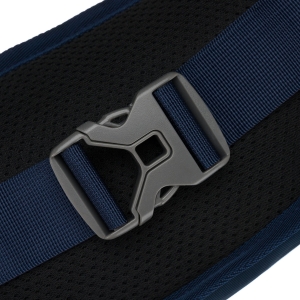 Granatowa, sportowa i pojemna saszetka z poliestru ze stylowym karabińczykiem - Peterson