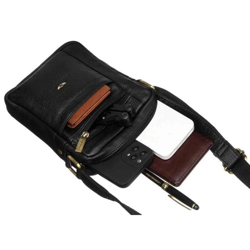 Listonoszka męska na ramię w czarnym kolorze zamykana na suwak i zawieszona na regulowanym pasku - Peterson