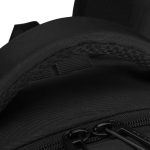 Miejski, pojemny plecak z poliestru w czarnym kolorze z miejscem na laptopa - Peterson