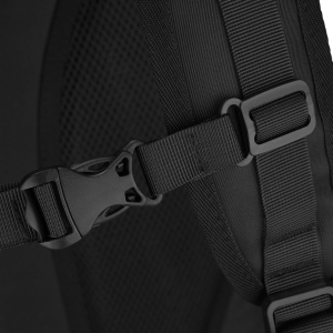 Miejski, pojemny plecak z poliestru w czarnym kolorze z miejscem na laptopa - Peterson