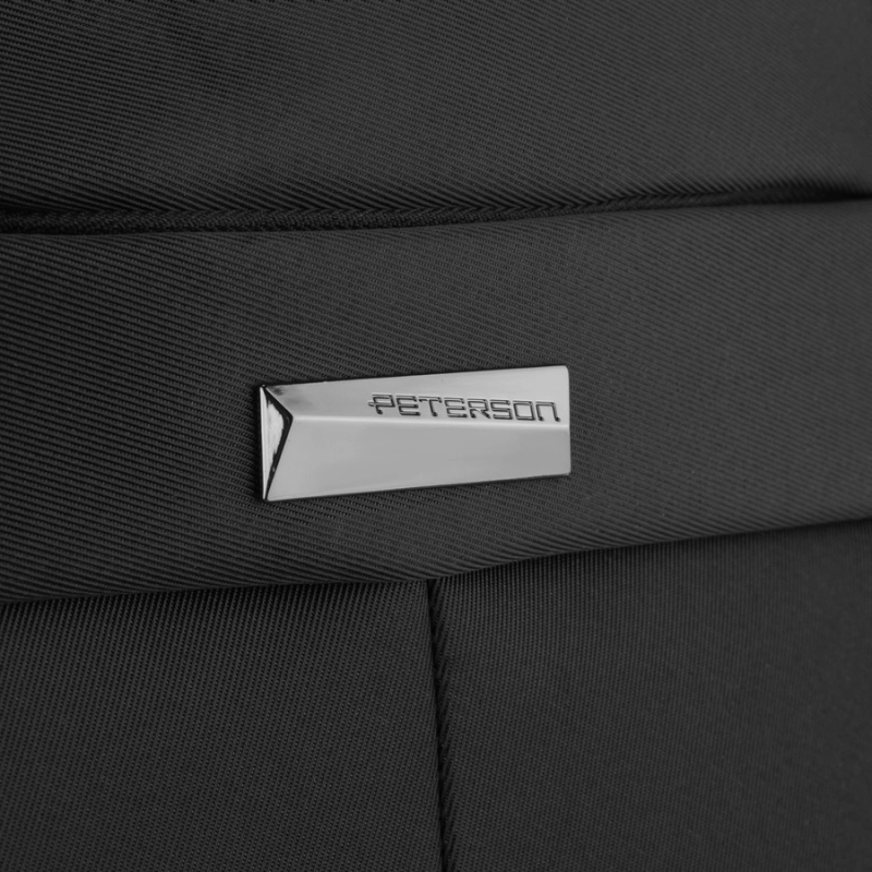 Miejski, pojemny plecak z poliestru w czarnym kolorze z miejscem na laptopa - Peterson