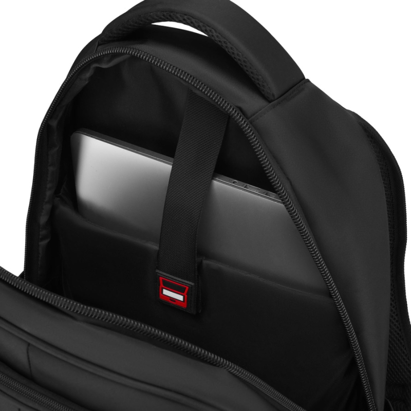 Miejski, pojemny plecak z poliestru w czarnym kolorze zawieszony na regulowanych szelkach - Peterson