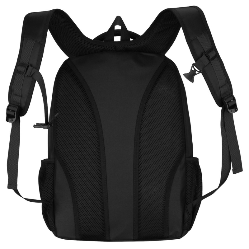 Miejski, pojemny plecak z poliestru w czarnym kolorze zawieszony na regulowanych szelkach - Peterson