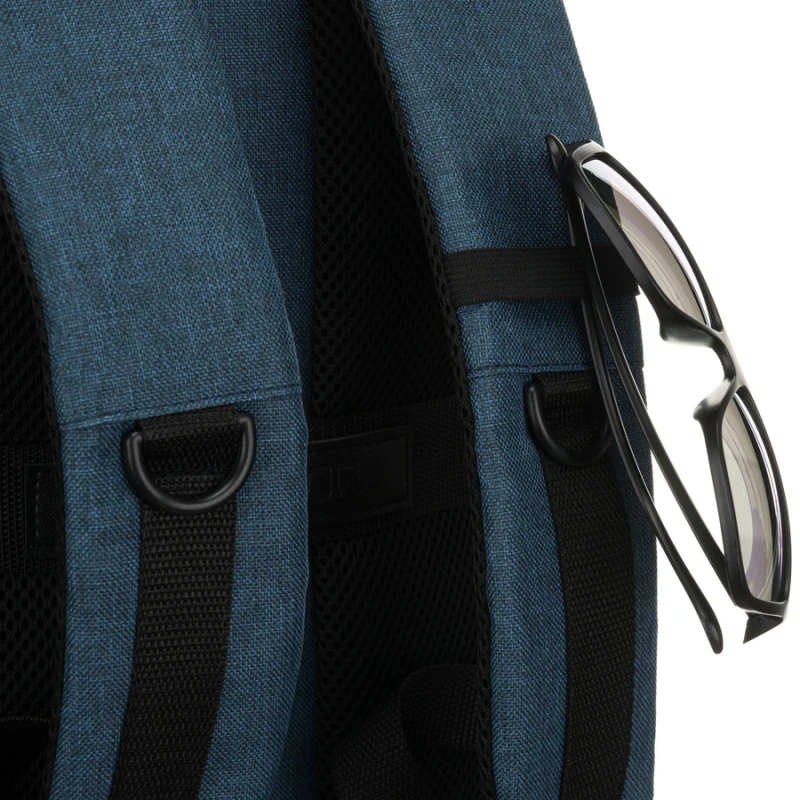 Granatowy, podróżny plecak z poliestru wyposażony w dopinany pasek - Peterson