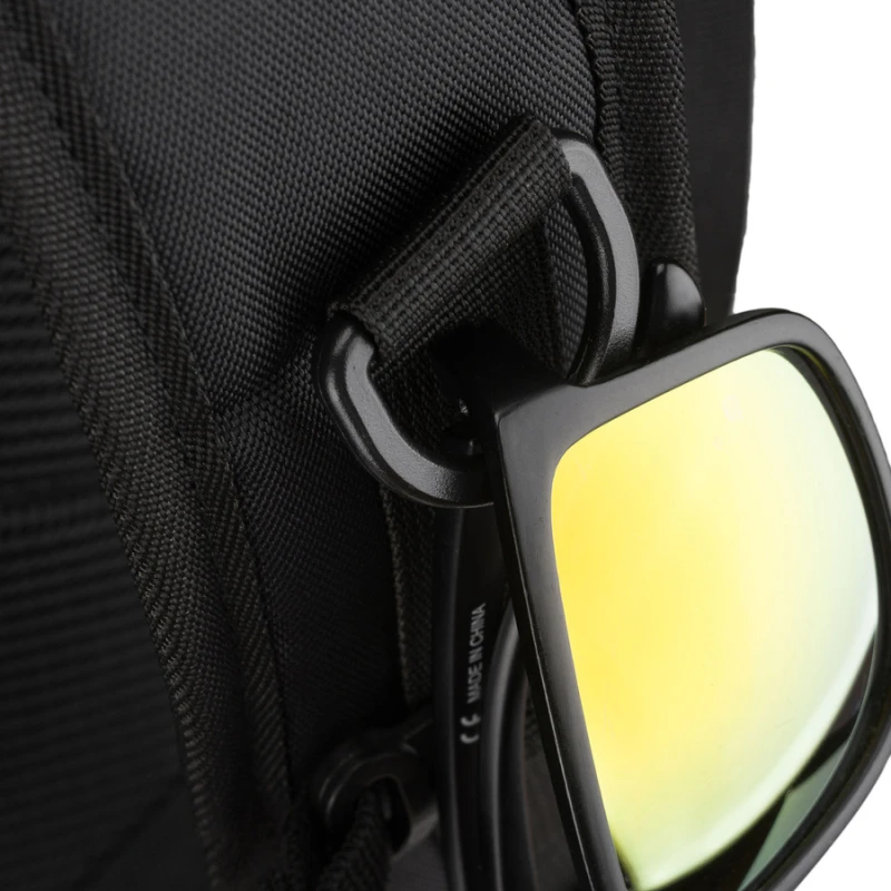 Plecak podróżny z funkcją torby, wykonany z poliestru w czarnym kolorze - Peterson