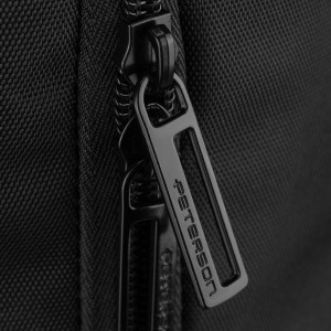 Plecak podróżny z funkcją torby, wykonany z poliestru w czarnym kolorze - Peterson