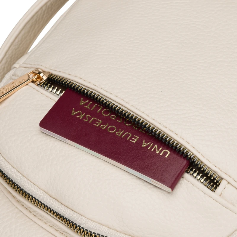 Plecak damski mały ze skóry ekologicznej modny miejski beżowy na suwak listonoszka na ramie torebka 2w1 - Peterson