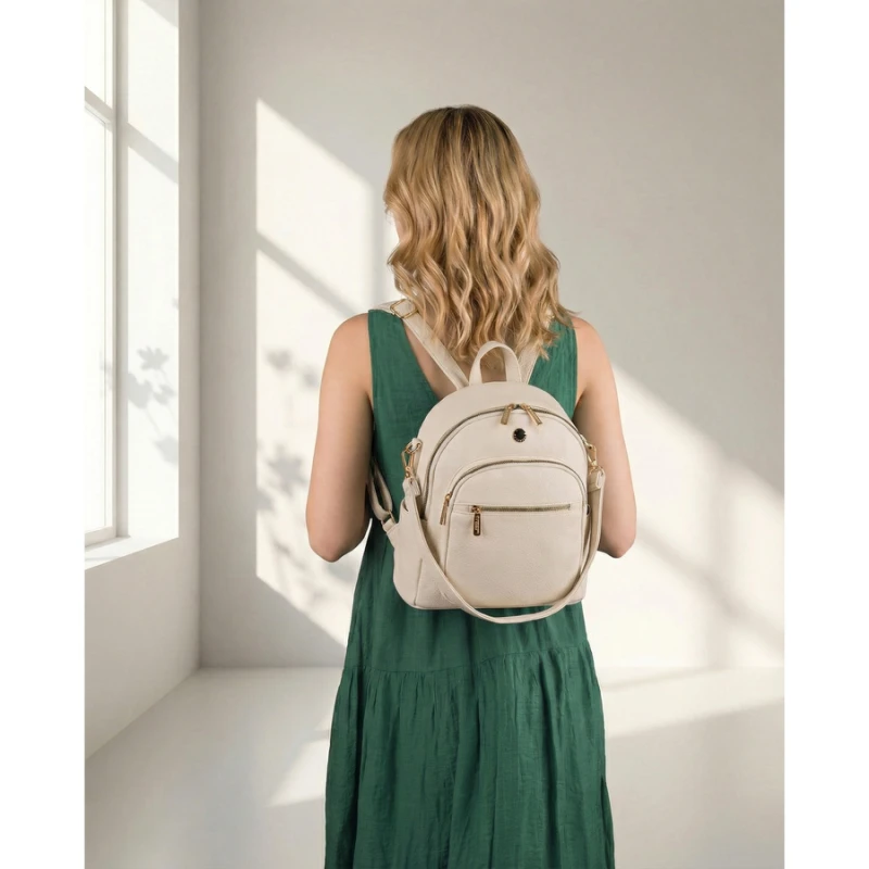 Plecak damski mały ze skóry ekologicznej modny miejski beżowy na suwak listonoszka na ramie torebka 2w1 - Peterson