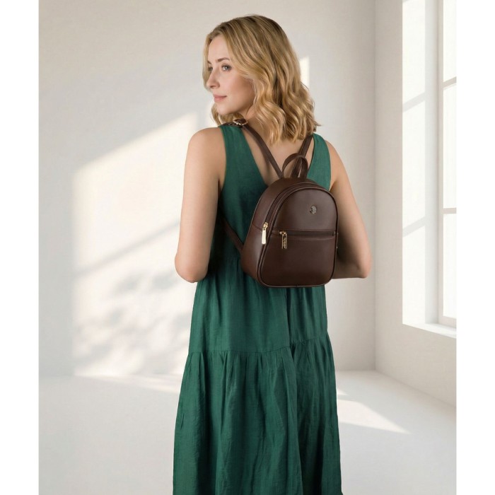 Brązowy mały plecak damski mini plecaczek ze skóry ekologicznej modny na suwak - Peterson