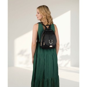 Mały czarny plecak damski ze skóry ekologicznej miejski modny z klapką - Peterson