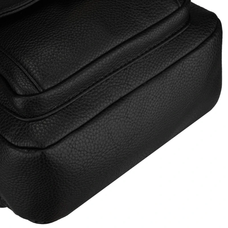 Mały czarny plecak damski ze skóry ekologicznej miejski modny z klapką - Peterson