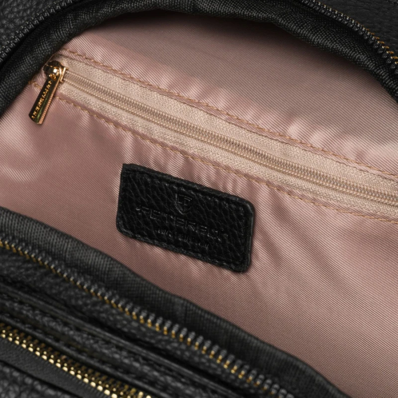 Mały czarny plecak damski ze skóry ekologicznej miejski modny z klapką - Peterson