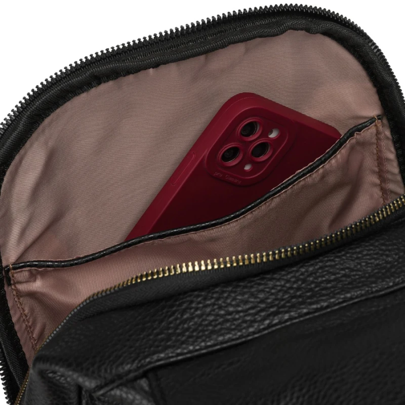 Mały czarny plecak damski ze skóry ekologicznej miejski modny z klapką - Peterson