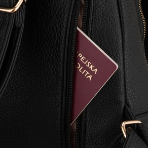 Mały czarny plecak damski ze skóry ekologicznej miejski modny z klapką - Peterson